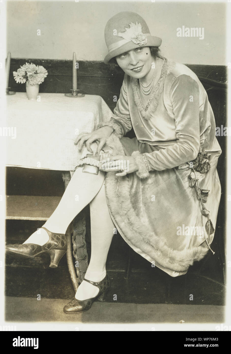 Neueste Sache in Flaschen. Mlle. Rhea, anmutige Tänzerin, die jetzt in der Stadt ist als Teil der Keiths Programm eröffnet das Strumpfband Kolben fad in Washington. Stockfoto