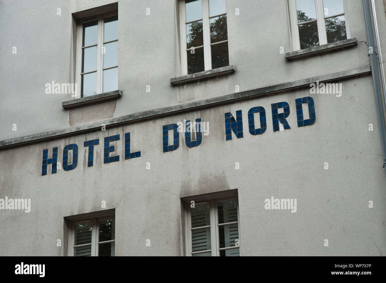 Hôtel du Nord ist ein Film, der nach der Romanvorlage von 1938 von Eugène Dabit unter der Regie von Marcel Carné entstand. Of this Film zählt zum Genre Dra Stockfoto