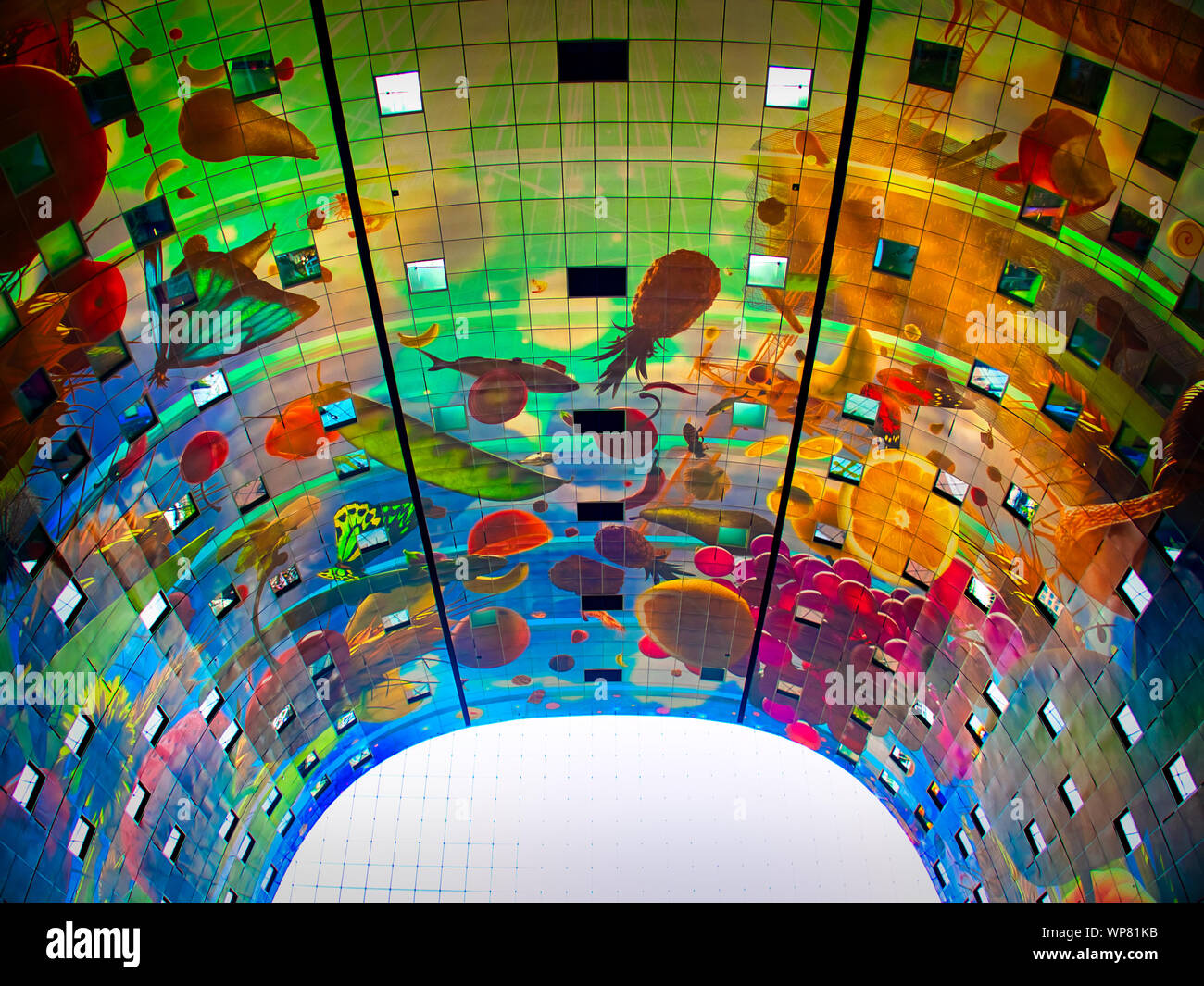 Schöne abstrakte Kunst Dekoration an der Decke. Stockfoto