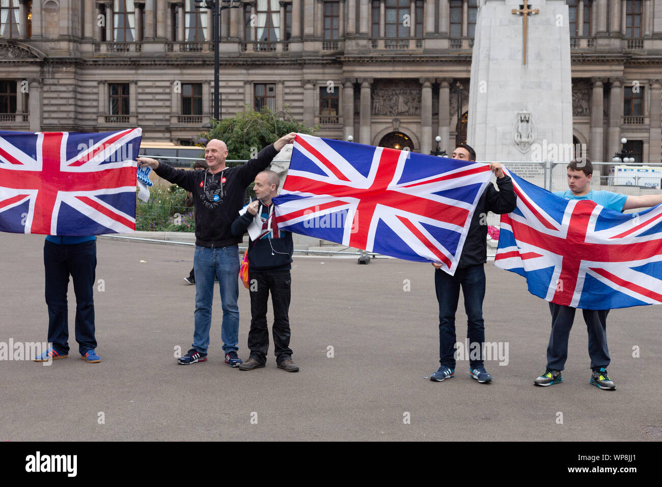 Schottische Unabhängigkeit keine Waehler mit britischen Flaggen auf dem George Square, Glasgow, UK am Donnerstag, den 18. September 2014 Stockfoto