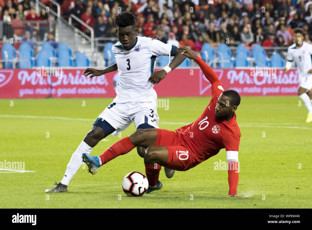 Toronto, Ontario, Kanada. 7. Sep 2019. Erick Rizo (3) und Junior Hoilett (10), die in Aktion während der Kanada vs Kuba-Nations League qualifier Spiel Quelle: Engel Marchini/ZUMA Draht/Alamy leben Nachrichten Stockfoto