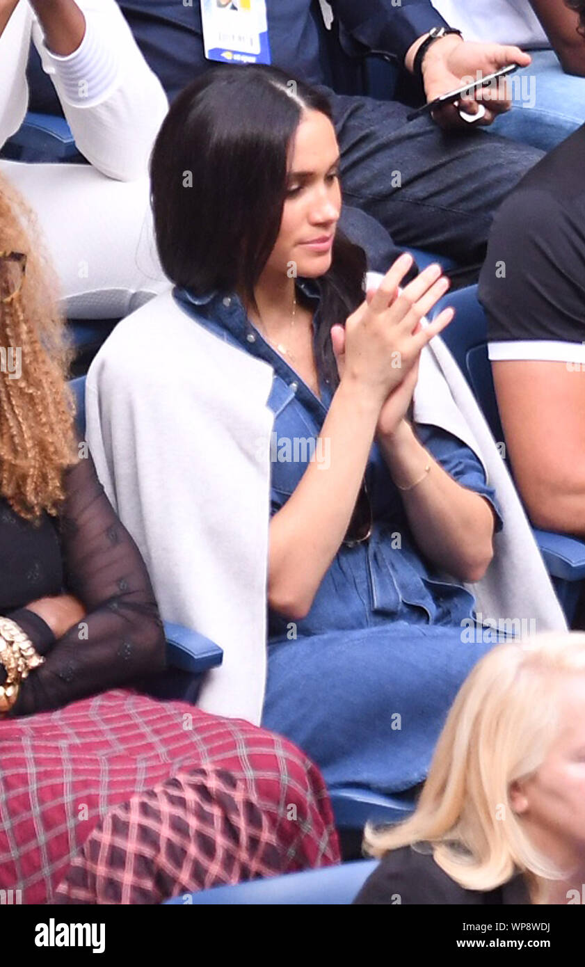 Queens, NY, USA. 7. Sep 2019. Meghan, Herzogin von Sussex gesehen beobachten Serena Williams Vs Bianca Andreescu während der Frauen Finale der US Open 2019 auf Arthur Ashe Stadion am USTA Billie Jean King National Tennis Center am 7. September 2019 in Queens, New York City. Quelle: John Palmer/Medien Punch/Alamy leben Nachrichten Stockfoto