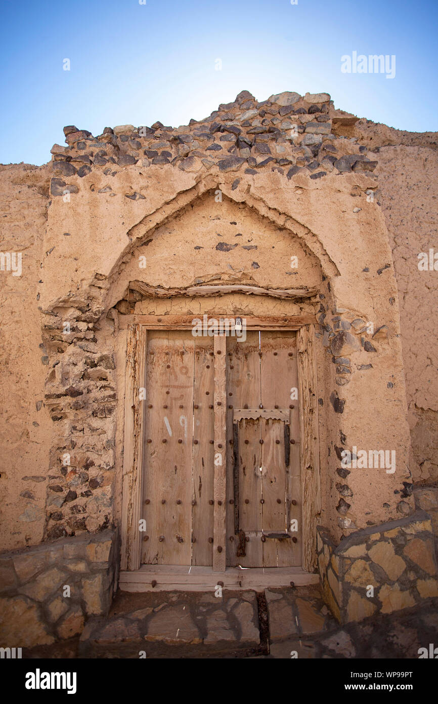 Alte Tür in eine Welt Haus, Adobe, Oman, Arabische Halbinsel, Naher Osten Stockfoto