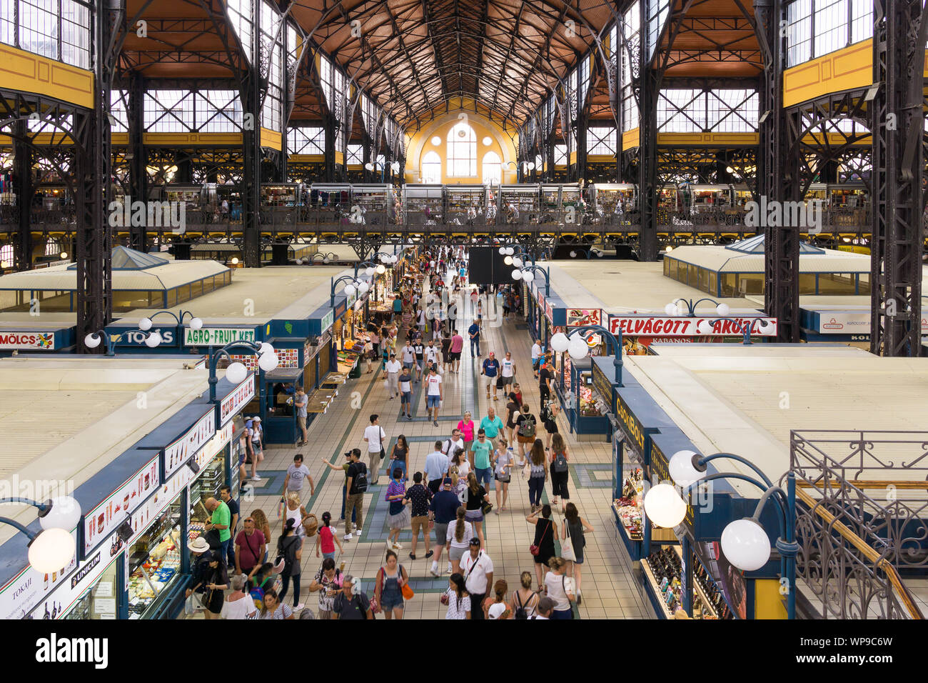 Budapester Markthalle - Ansicht der Großen Markthalle in Budapest, Ungarn, Europa. Stockfoto