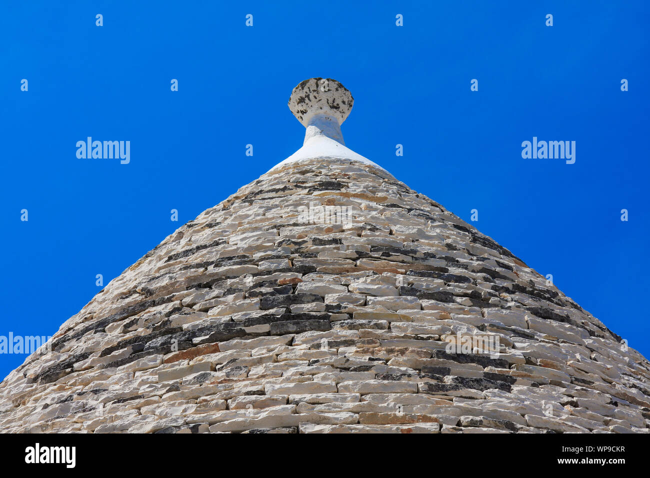 Blick auf einem Trullo, der traditionellen italienischen Haus, Alberobello, Provinz Bari, Apulien, Italien Stockfoto
