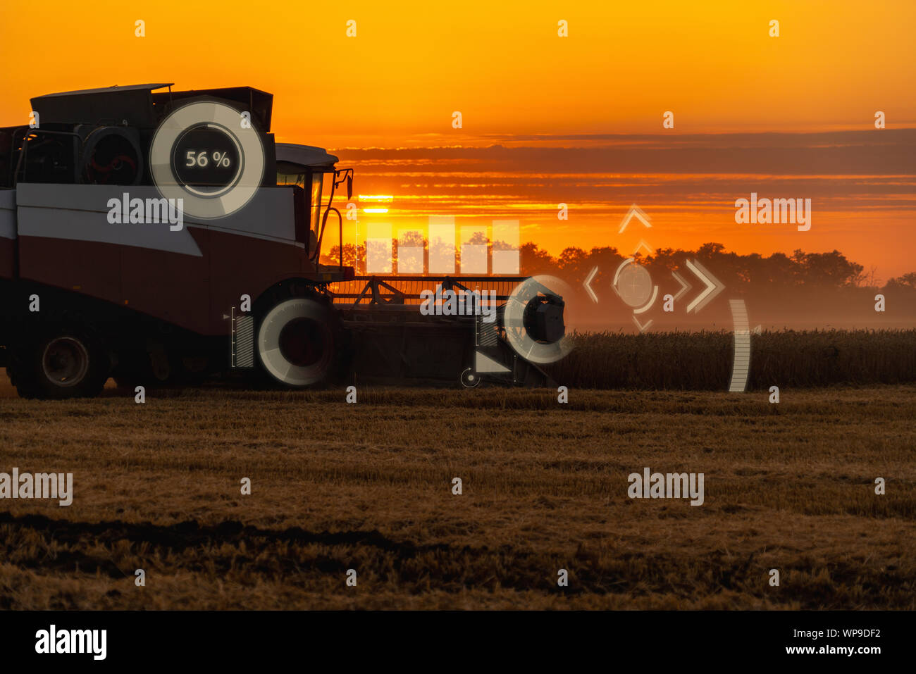 Eine moderne Mähdrescher ernten Weizen mit einem Head-up-Display und das Internet der Dinge in der Landwirtschaft. Stockfoto