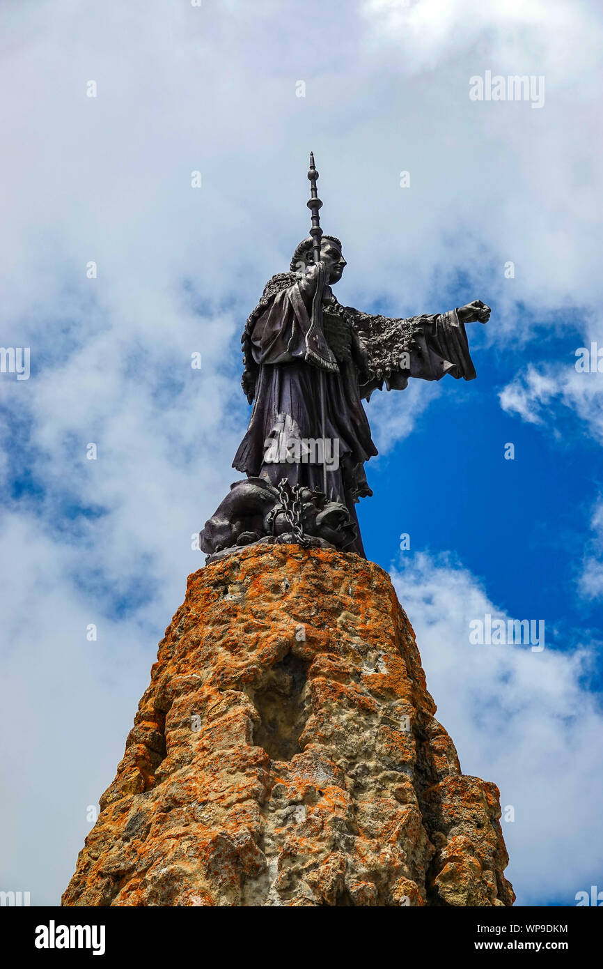 Statue des Heiligen Bernhard von Menthon, Frühling auf den Col de Petite Saint Bernard, zwischen Frankreich und Italien Stockfoto