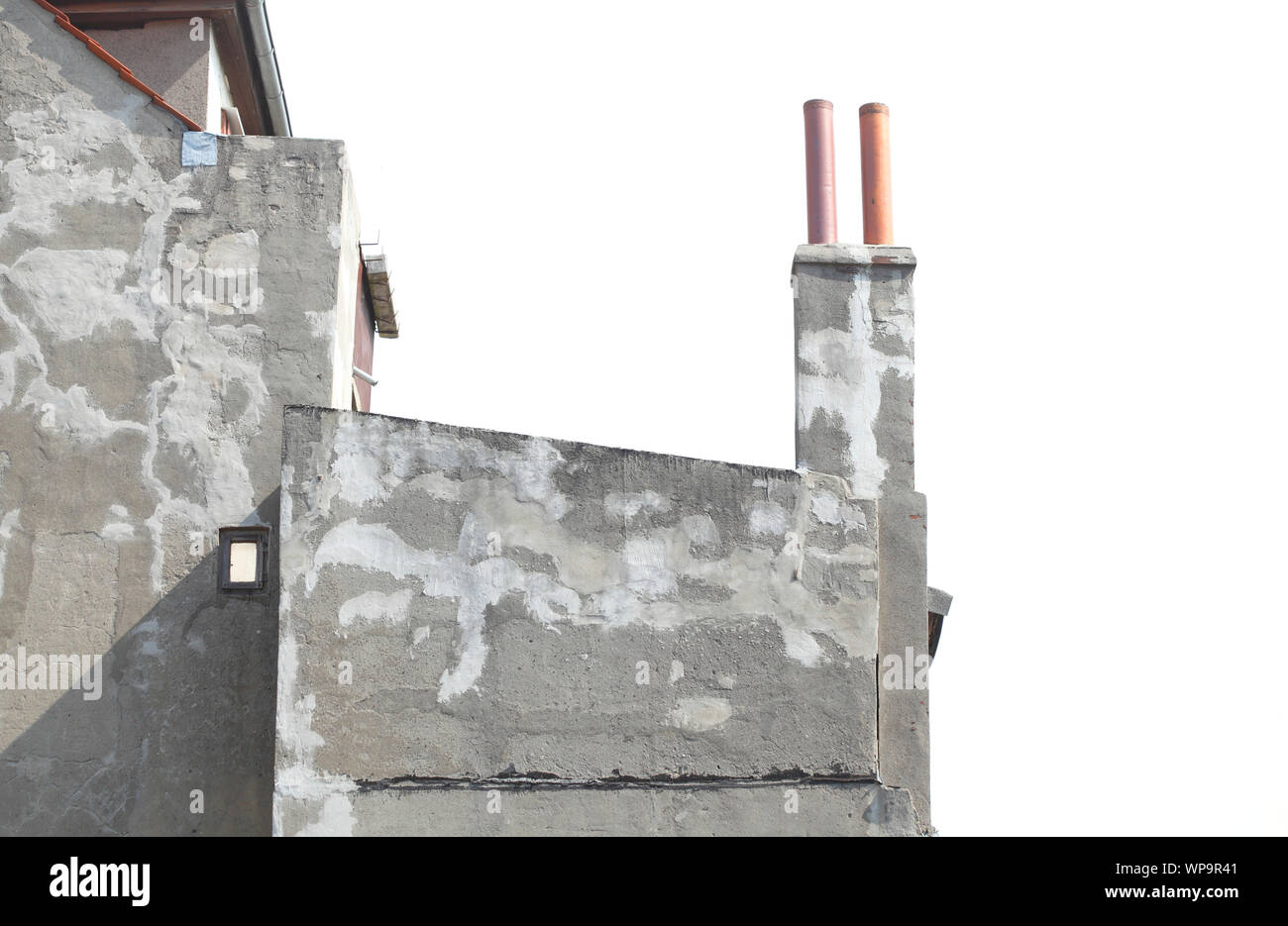 Alte Kamin an der alten grauen Haus Wand, Bremerhaven, Deutschland Stockfoto