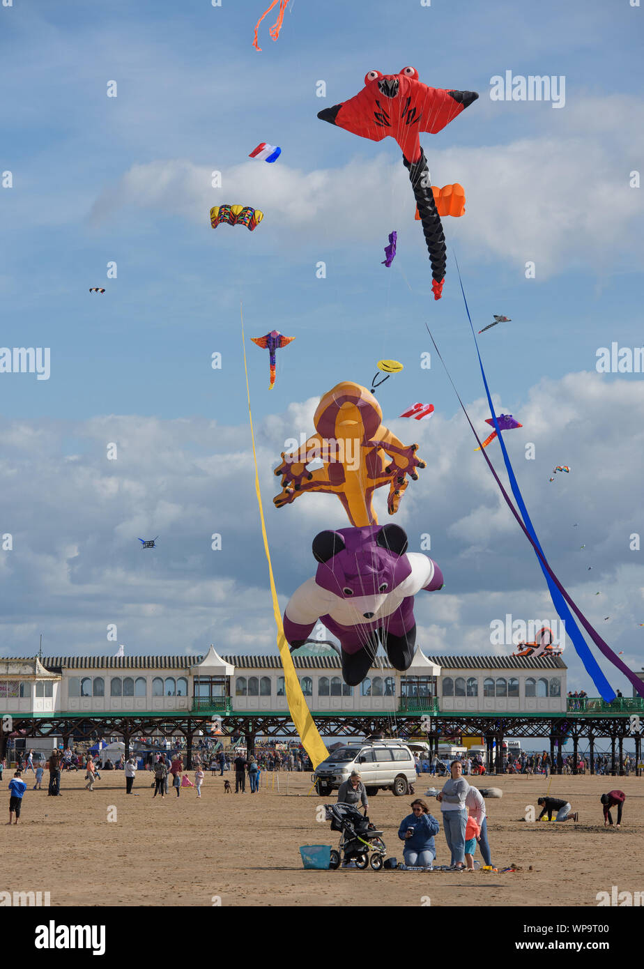 St Annes, Lancashire, UK. 7. September 2019. St Annes International Kite Festival 2019, St Annes Strand, St Annes, Lancashire. Zeigt der Drachen von Teams in Großbritannien und in Übersee. Quelle: John Eveson/Alamy leben Nachrichten Stockfoto