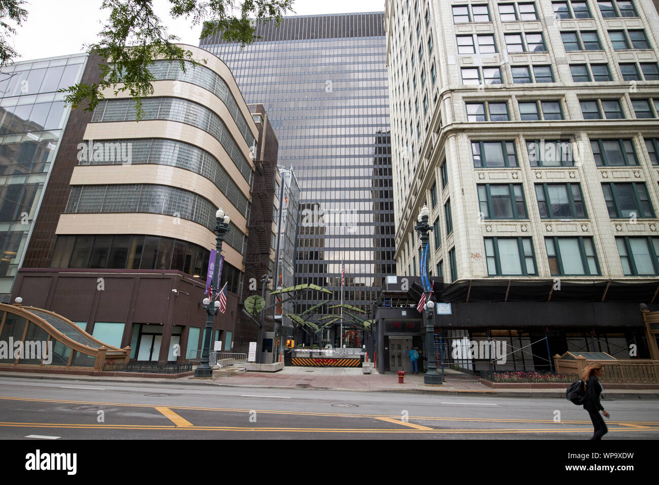 Suchen zwischen 230 South State Street und Quincy Gericht Gebäude Sicherheit Eingang Bundeszentrale und dirksen Bundesgericht Chicago Illino Stockfoto
