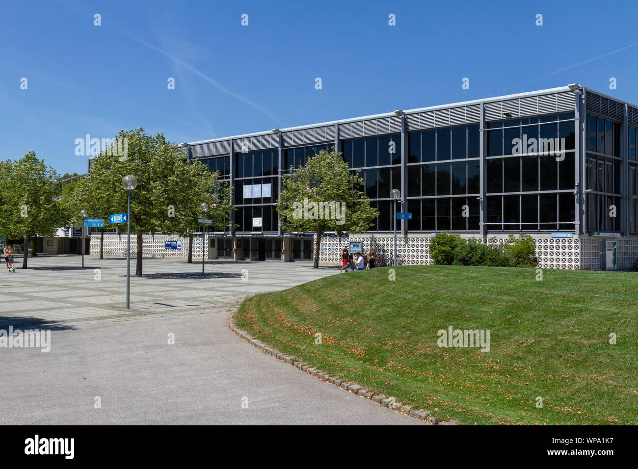 Olympia-Eissportzentrum (Olympia Eishalle) Hockey Arena in einem Teil des Olympiaparks München 1972, München, Bayern, Deutschland. Stockfoto