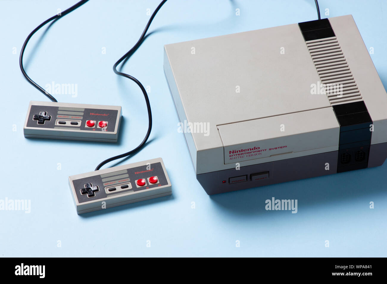 Ein wunderschön Studio Aufnahme des ursprünglichen "NES" Nintendo Entertainment System TV Spielekonsole Stockfoto