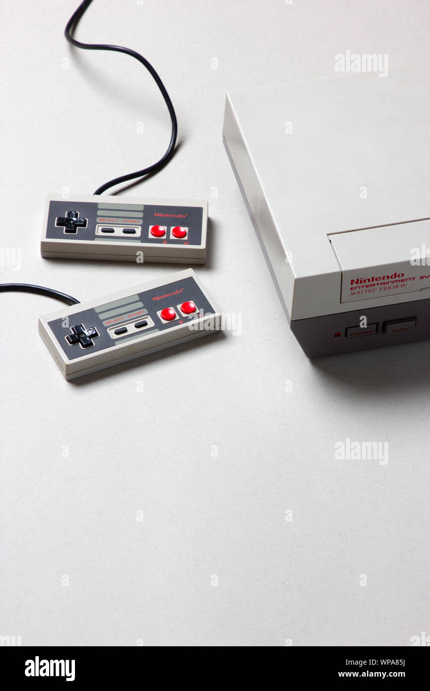 Ein wunderschön Studio Aufnahme des ursprünglichen "NES" Nintendo Entertainment System TV Spielekonsole Stockfoto