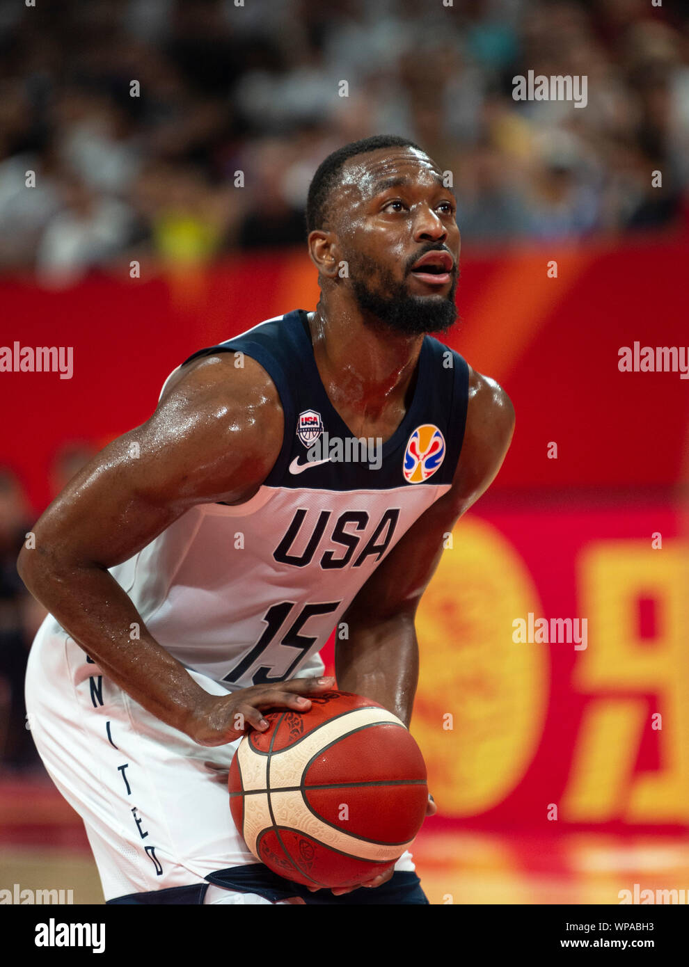 FIBA Basketball WM 2019 in China. USA vs GreeceFIBA Wm 2019 Basketball Shenzhen. Die USA Point Guard, Kemba Wanderer, nimmt einen Elfmeter. Alam Stockfoto