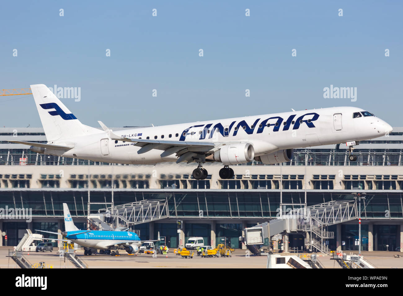 Stuttgart, Deutschland - März 21, 2019: Finnair Embraer 190 Flugzeug am Flughafen Stuttgart (STR) in Deutschland. Stockfoto