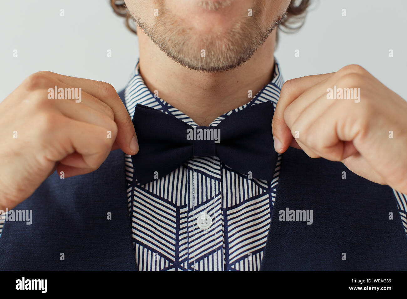 Mann mit Bart tragen bowtie, hipster Style Stockfoto