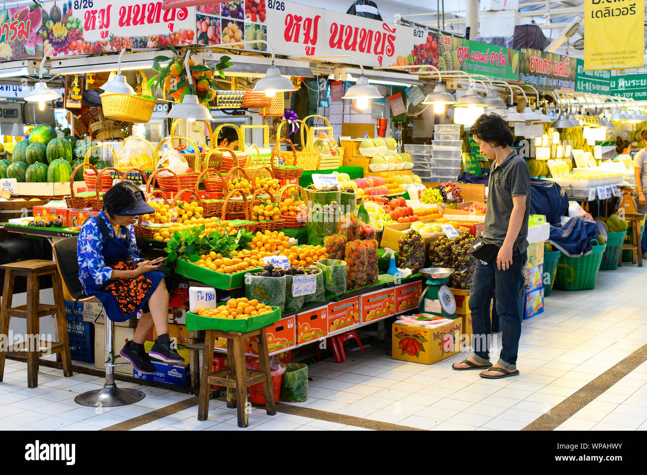 Bangkok, Thailand - April 6, 2019: Thai Früchte verkaufen oder Tor Kor Market in Bangkok Stockfoto