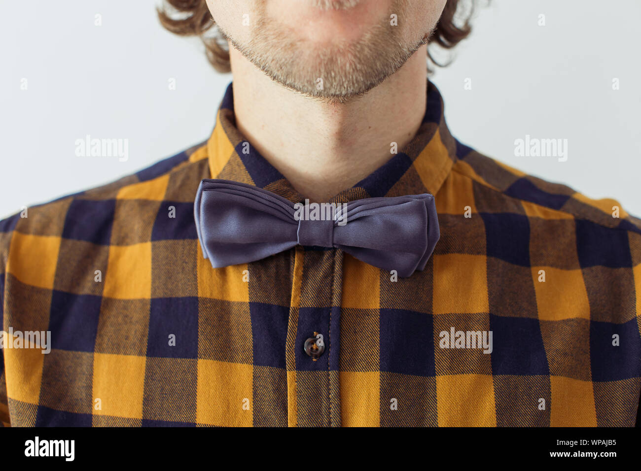 Mann mit Bart tragen bowtie, hipster Style Stockfoto