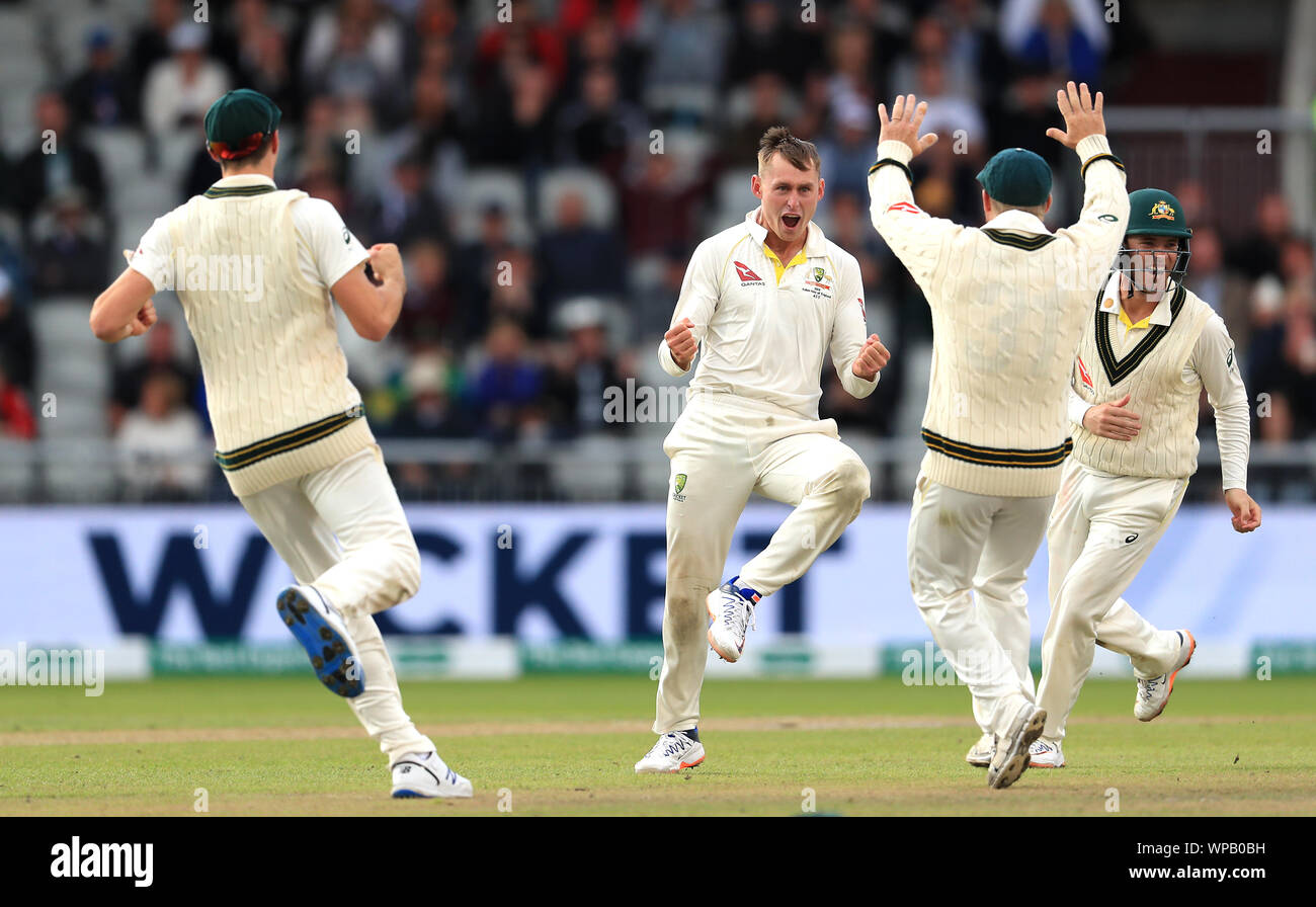 Warum nicht in Australien Labuschagne feiert die wicket von England's Jack Lauge mit Teamkollegen bei Tag 5 der Vierten Asche Test im Emirates Old Trafford, Manchester. Stockfoto