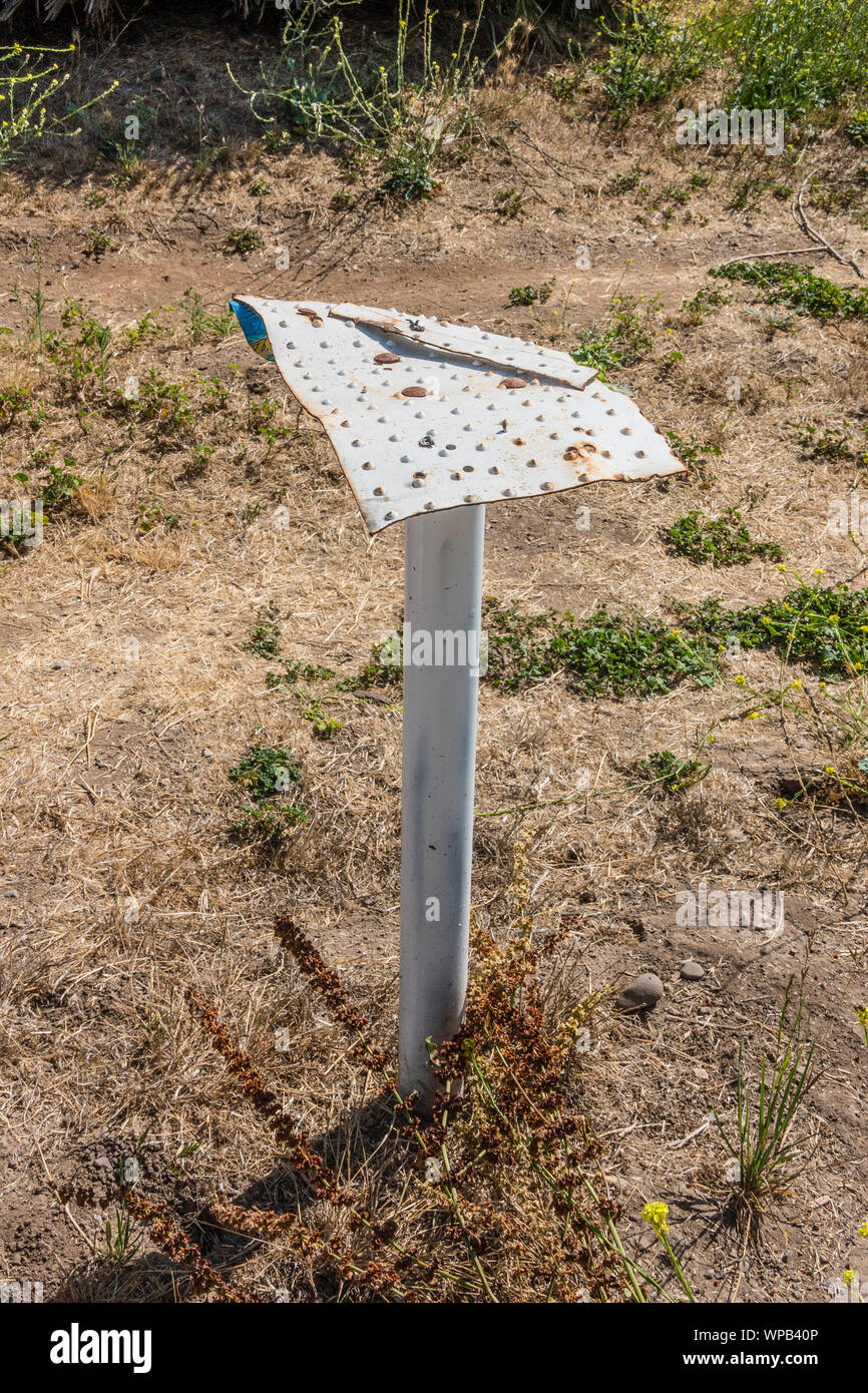 Die Post und für eine Mailbox, die die Mailbox entfernt wurde und nicht mehr in Santa Barbara County, Kalifornien. Stockfoto