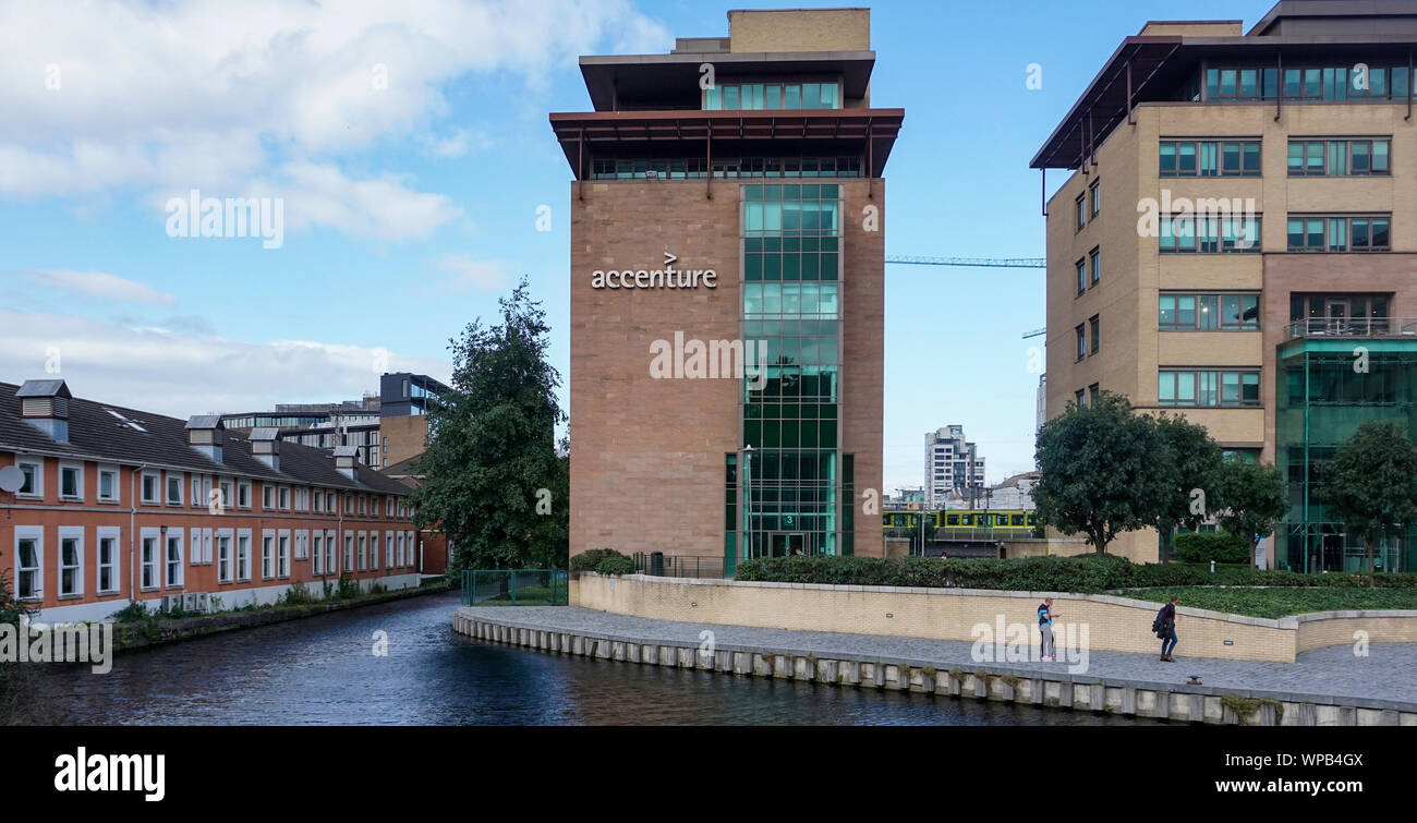 Die Accenture Gebäude im Grand Canal Street, Dublin, Irland. Stockfoto