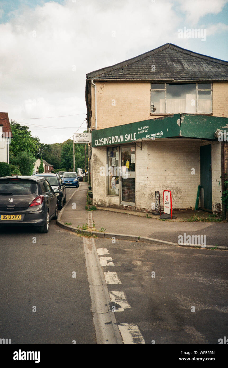 Medstead Hardware Store, Medstead, Alton, Hampshire, England, Vereinigtes Königreich. Stockfoto