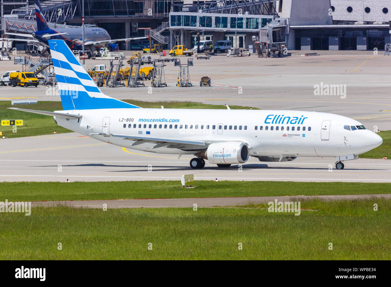 Stuttgart, Deutschland - 23. Mai 2019: Ellinair Boeing 737 Flugzeug am Flughafen Stuttgart (STR) in Deutschland. Stockfoto