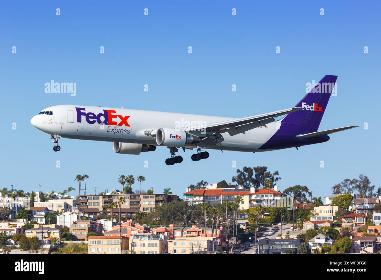 San Diego, Vereinigte Staaten - 13 April, 2019: FedEx Express Boeing 767-300F Flugzeug am Flughafen San Diego (SAN) in den Vereinigten Staaten. Stockfoto