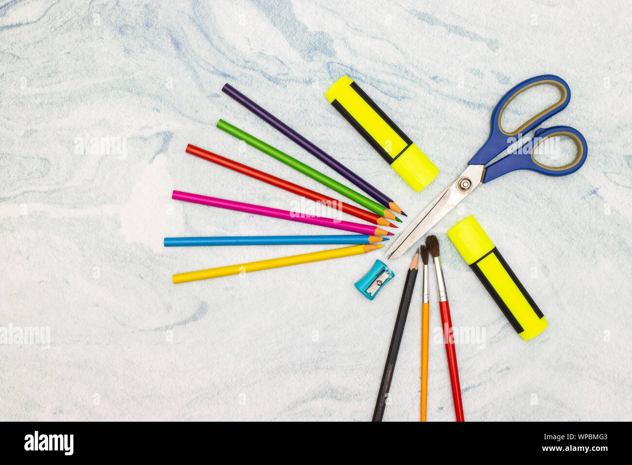 Zurück zu Schule - Schule liefert auf dem Schreibtisch Stockfoto