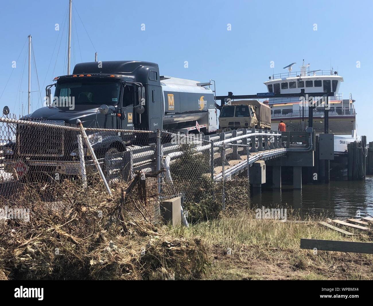 Das Emergency Response Team (SERT), dass umfasst Service Mitglieder der Öffner Nationalgarde Arbeiten an den Hilfsmaßnahmen für die Bürgerinnen und Bürger in Ocracoke und den vorgelagerten Inseln in der Nachmahd des Hurrikans Dorian. Stockfoto
