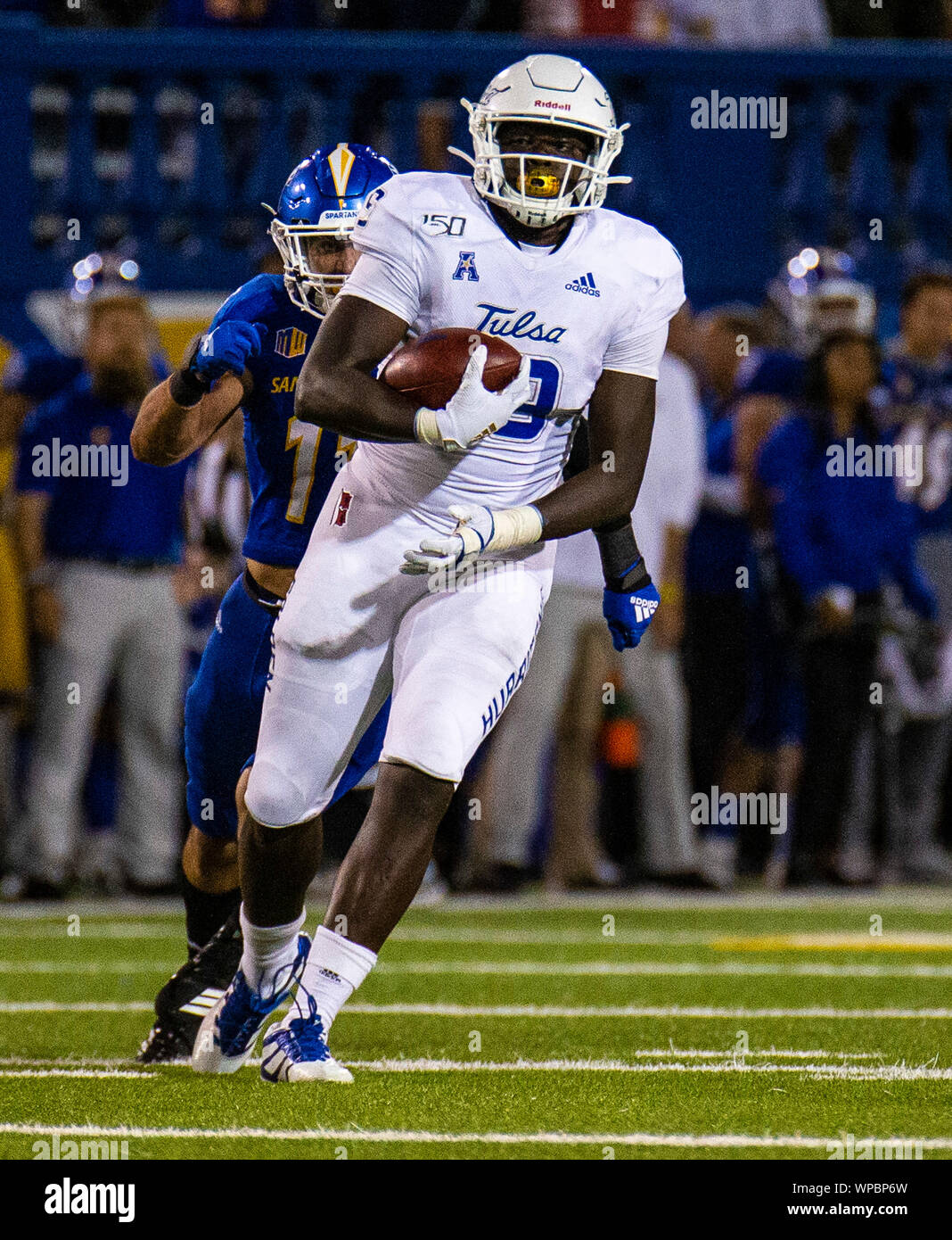 San Jose, CA USA 07 Sep, 2019. A. in Tulsa tight end Denzel Carter (19) Laufen für entlang Gewinnen während der NCAA Football Spiel zwischen Tulsa goldenen Hurrikan und der San Jose State Spartans 34-16 Gewinn an CEFCU Stadion San Jose, CA. Thurman James/CSM/Alamy leben Nachrichten Stockfoto