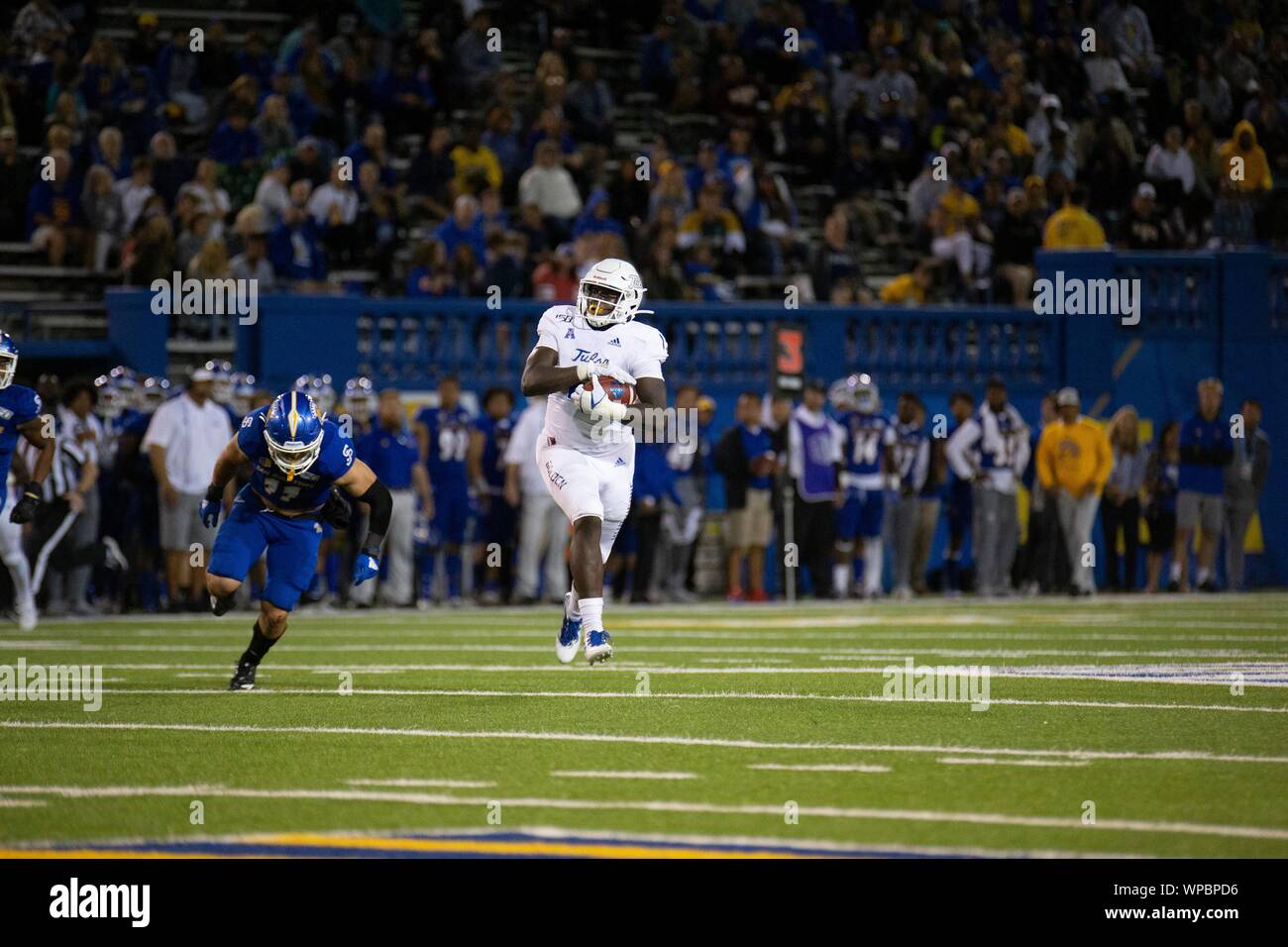 San Jose, CA USA 07 Sep, 2019. A. in Tulsa tight end Denzel Carter (19) Laufen für entlang Gewinnen während der NCAA Football Spiel zwischen Tulsa goldenen Hurrikan und der San Jose State Spartans 34-16 Gewinn an CEFCU Stadion San Jose, CA. Thurman James/CSM/Alamy leben Nachrichten Stockfoto