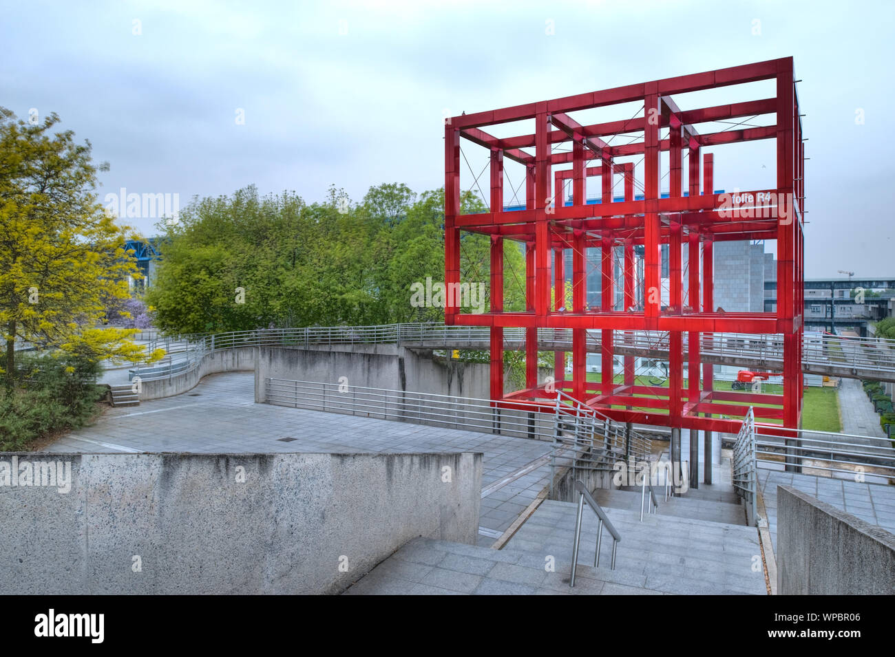 Der Parc de la Villette ist der größte Park und die zweitgrößte Grünfläche von Paris. Er Balatonfüred im 19. Arrondissement und wird vom Canal de l'Ourcq dur Stockfoto