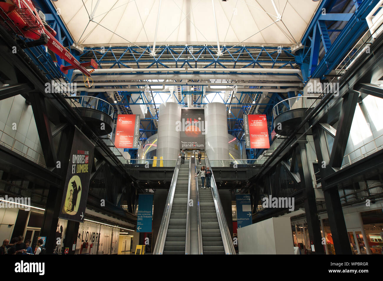 Die Cité des Sciences et de l'industrie (dt.: Stadt, Christian und der Industrie) dominiert den nördlichen Teil des Parc de la Villette im 19. Stockfoto