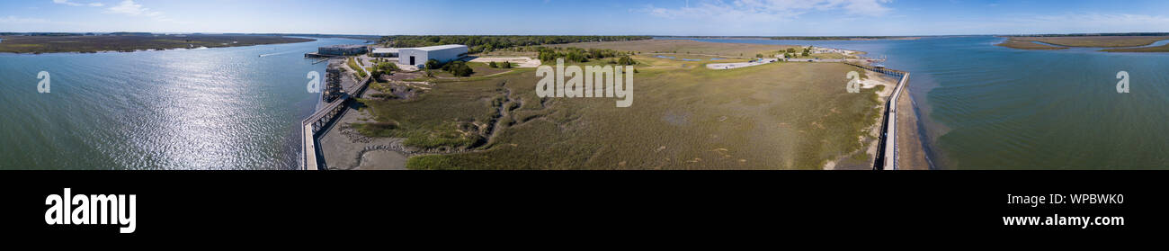 Antenne 360 Grad Panorama von Port Royal, South Carolina mit Parris Island über den Fluss. Stockfoto