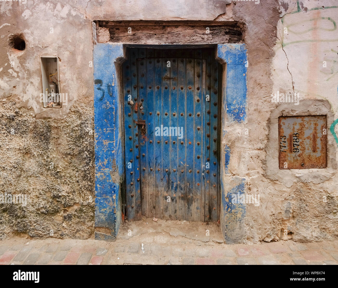 Alte und verwitterte Türen von Essaouira/Marokko Stockfoto