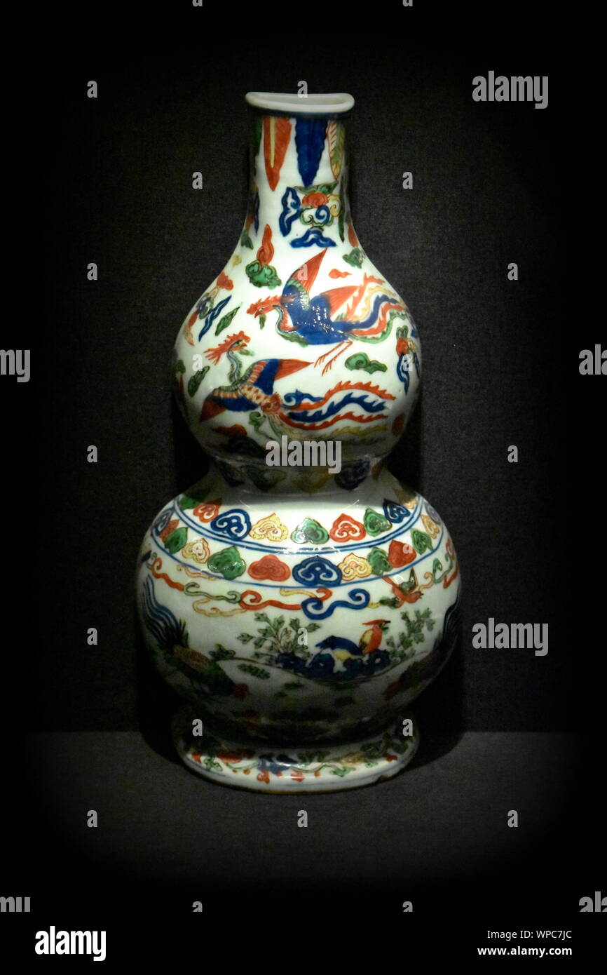Alte chinesische Porzellan Keramik Vase in der Verbotenen Stadt Palast Museum, Peking, China Stockfotografie