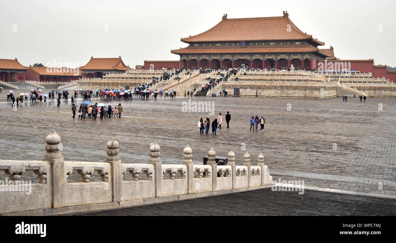 Verbotene Stadt Palast Ehrenhof durch die Halle der Höchsten Harmonie, Peking, China Stockfoto