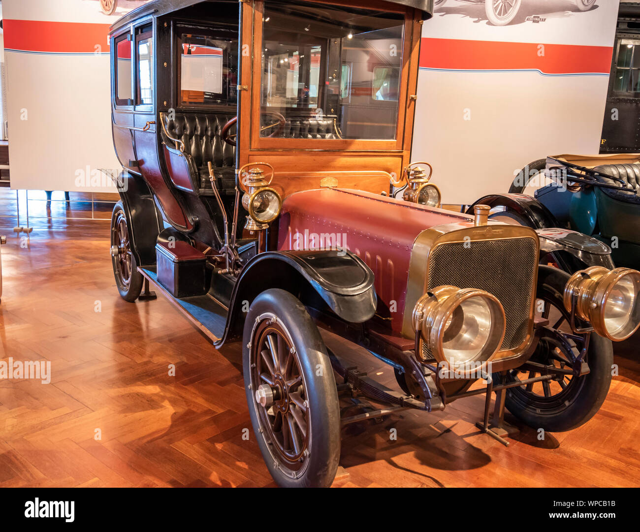 Dearborn, MI, USA - März 2019: Die 1908 Stevens-Duryea Modell U Limousine im Henry Ford Museum der Amerikanischen Innovation präsentiert. Stockfoto
