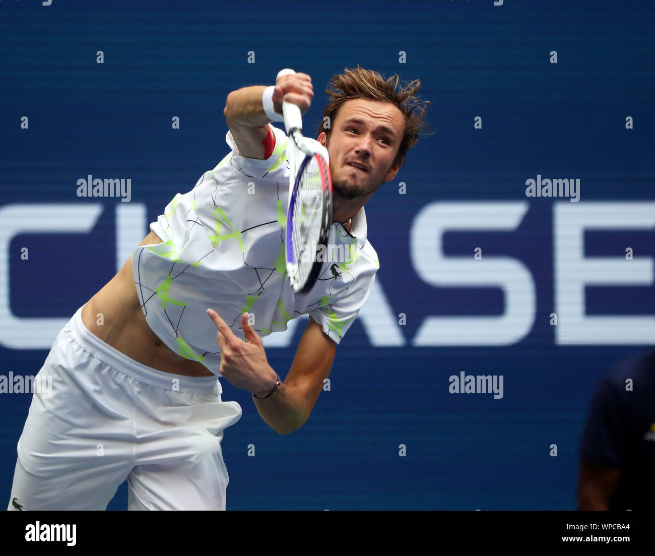 New York, Vereinigte Staaten. 08 Sep, 2019. Flushing Meadows, New York, Vereinigte Staaten - 8 September, 2019. Daniil Medwedew Russlands in Aktion gegen Rafael Nadal aus Spanien im Finale bei den uns heute geöffnet. Quelle: Adam Stoltman/Alamy leben Nachrichten Stockfoto