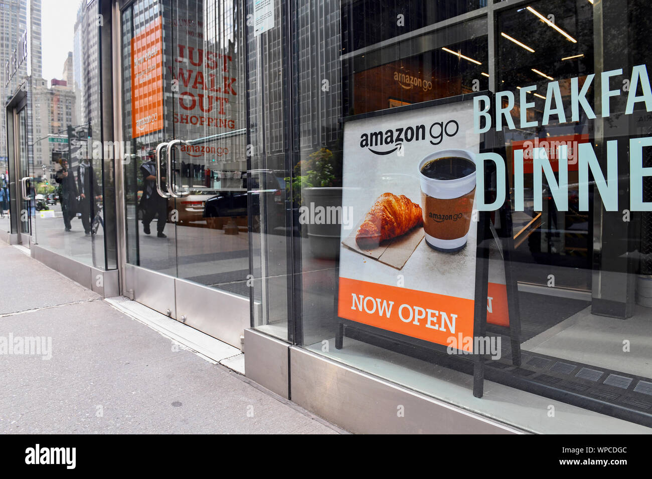 On-line-Einzelhändler Riese Amazon.com hat Amazon klicken Sie Filialen in vielen Städten wie NEW YORK CITY geöffnet Stockfoto