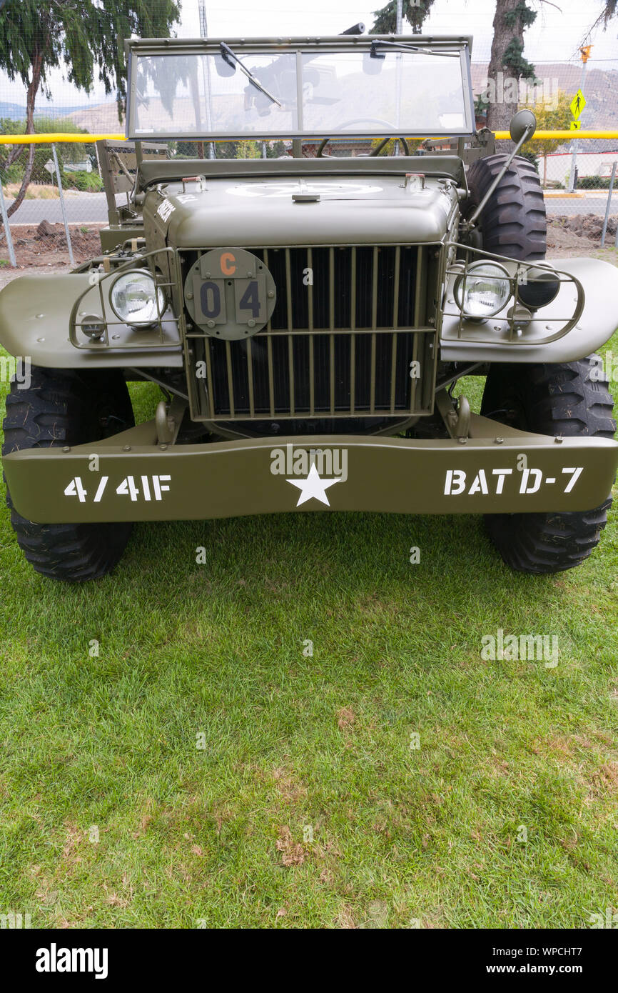 Bei einer benutzerdefinierten Hot Rod & Antique Car Show dieses Fahrzeug war einer der vielen auf der Anzeige, dass die Menschen in der Lage waren zu sehen und die Besitzer Fragen bitten. Stockfoto