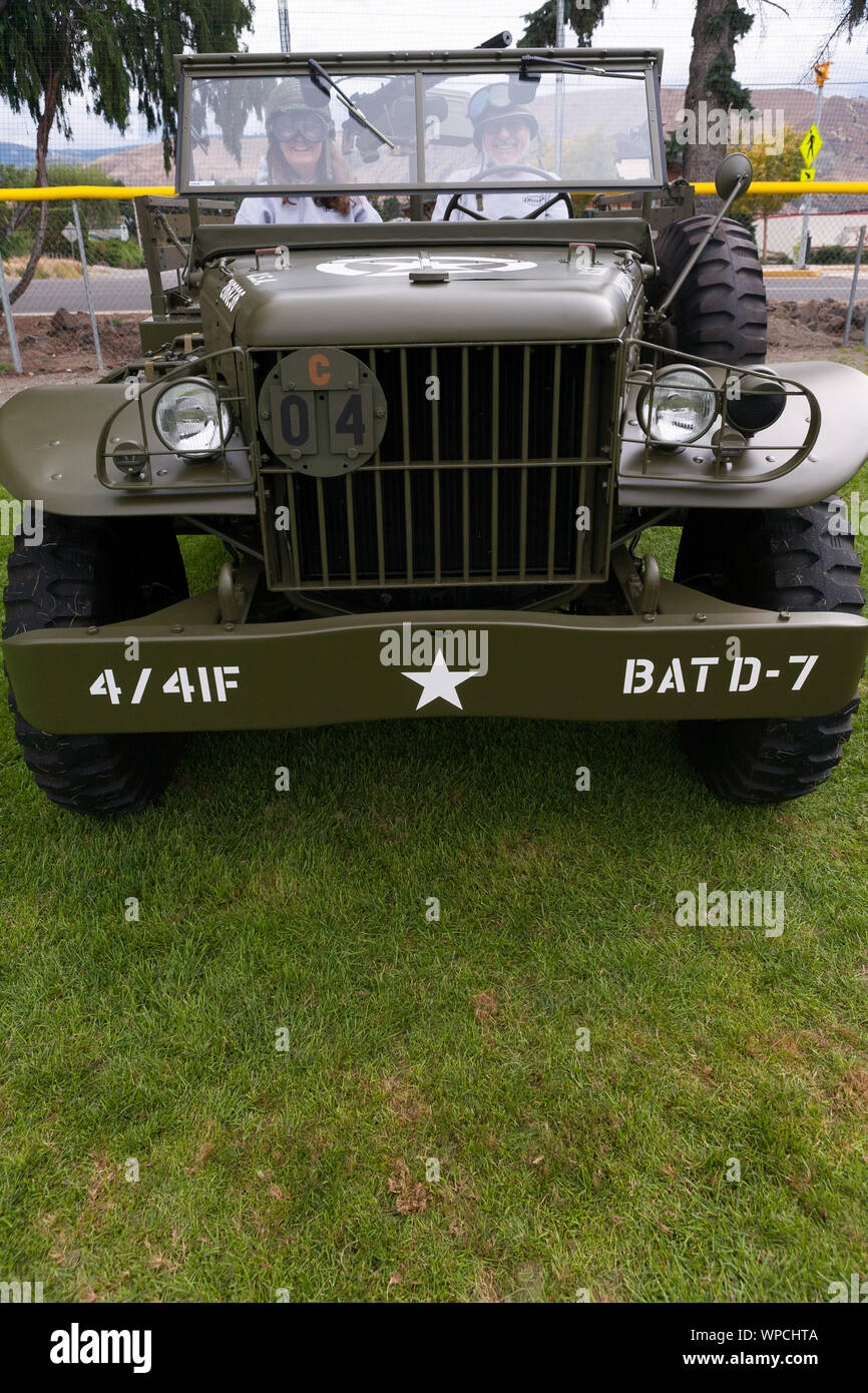 Bei einer benutzerdefinierten Hot Rod & Antique Car Show dieses Fahrzeug war einer der vielen auf der Anzeige, dass die Menschen in der Lage waren zu sehen und die Besitzer Fragen bitten. Stockfoto