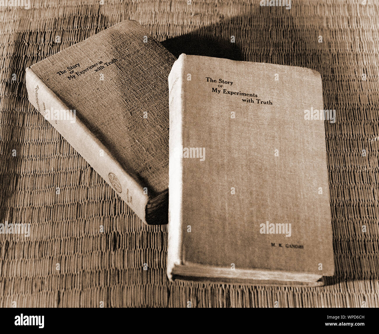 Autobiographiebuch Mahatma Gandhi, The Story of My Experiments with Truth von M. K. Gandhi, Indien, Asien, 1927 Stockfoto