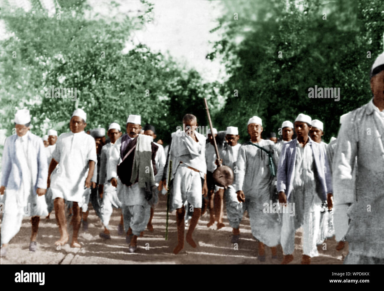 Mahatma Gandhi und Mitarbeiter am ersten Tag des Dandi March, Indien, Asien, 12. März 1930, Altes Vintage 1900er Bild Stockfoto