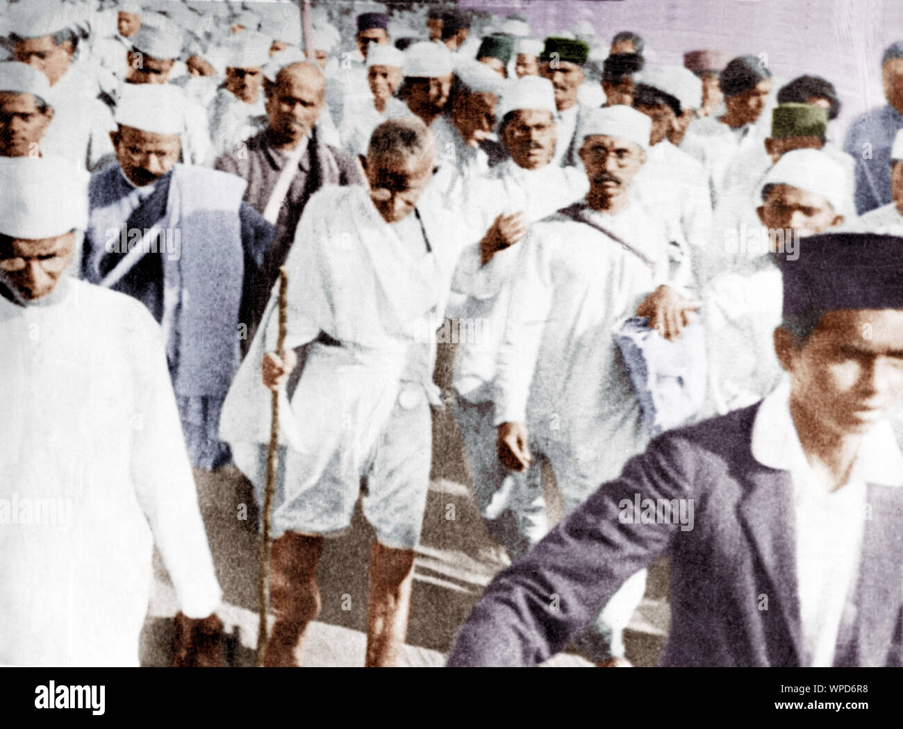 Mahatma Gandhi marschiert während des Salt Satyagraha, Dandi March, Indien, Asien, März 1930, Altes Vintage 1900er Bild Stockfoto
