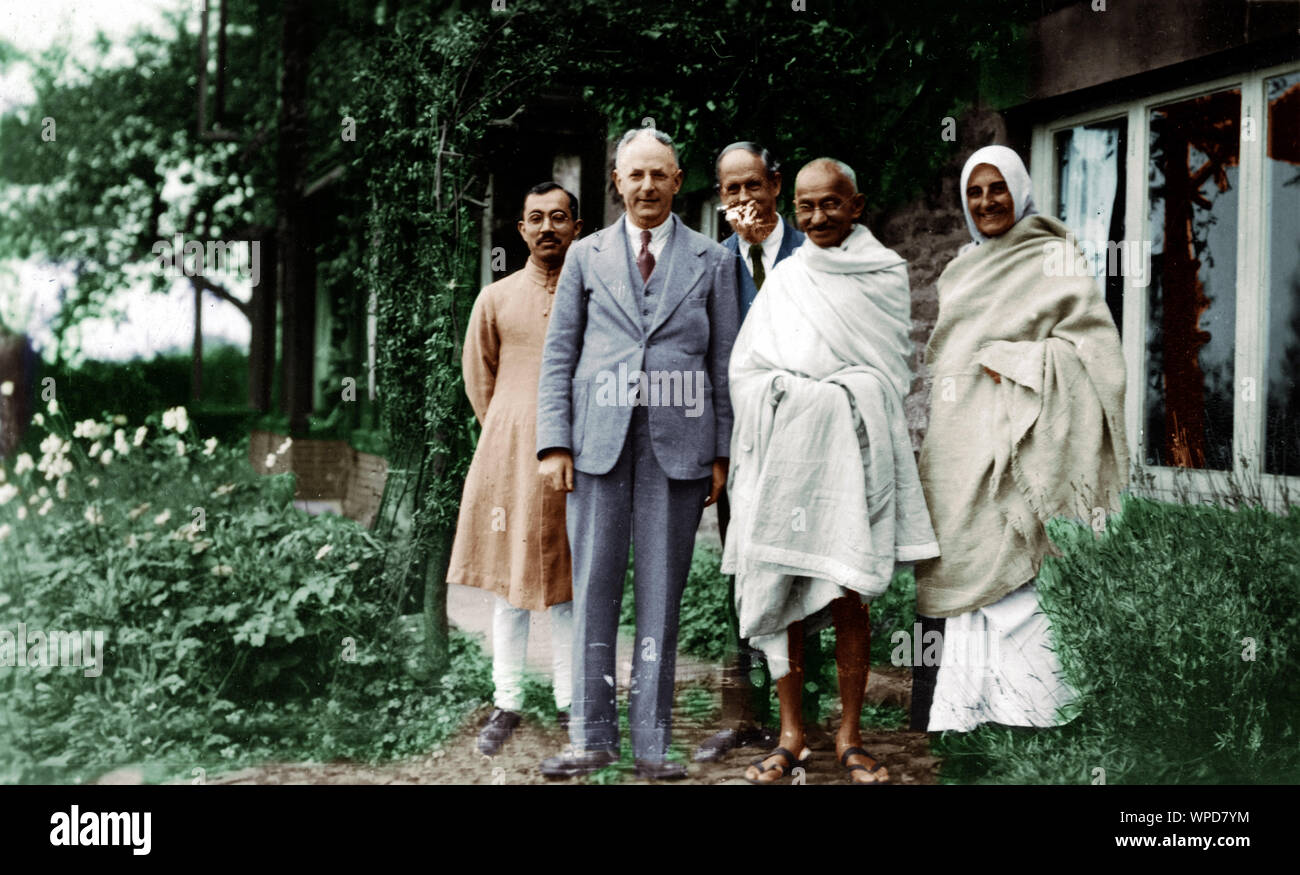 Mahatma Gandhi mit Gastgeber, Herr J P Davies, Darwen, Lancashire, Vereinigtes Königreich, September 27, 1931, altes 1900er-Bild Stockfoto