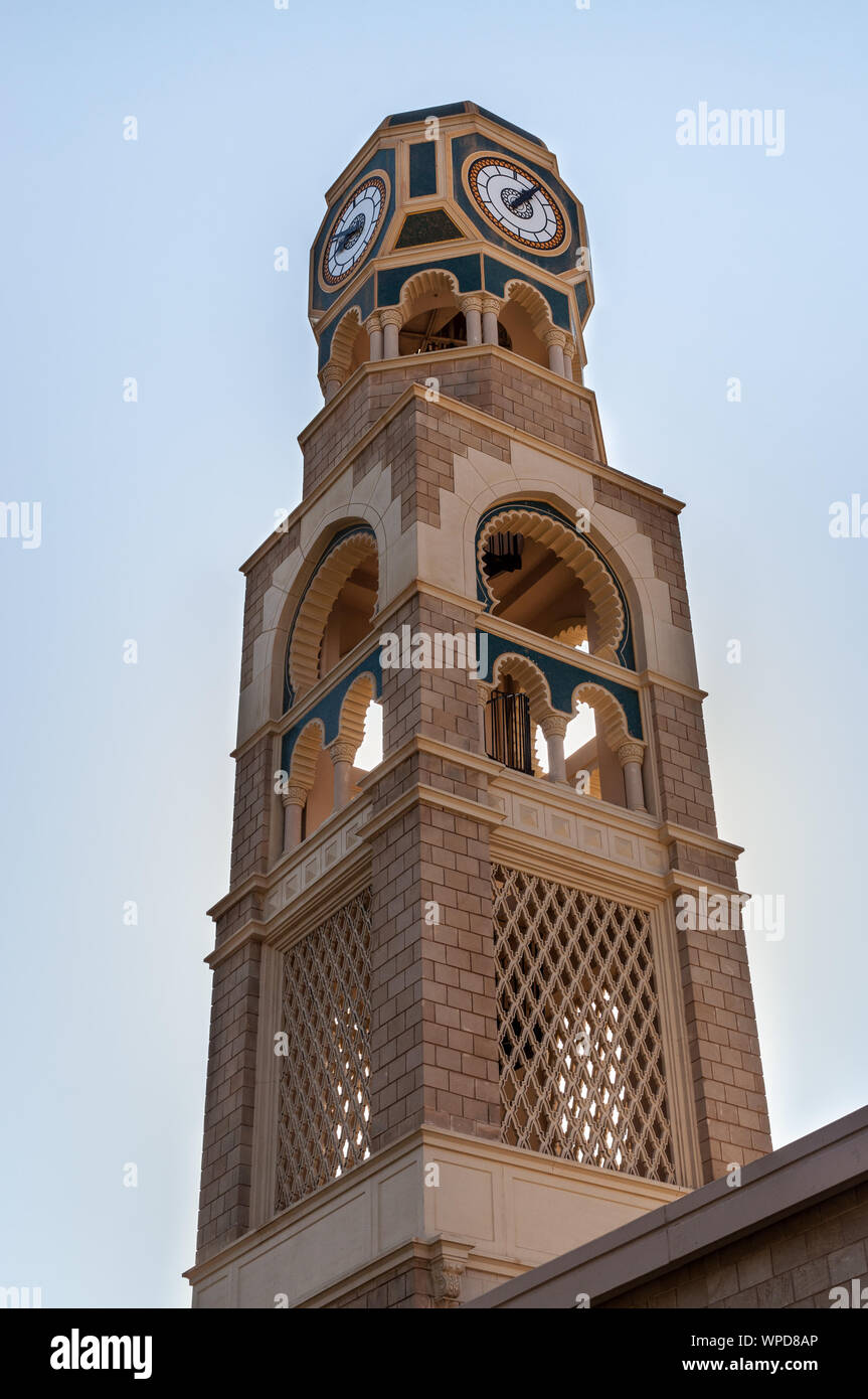 Maskat, Sultanat von Oman - 12. November 2017: Turm der Sultan Qaboos bin Said Al-Husn Palast in der Provinz Dhofar, Salalah, Oman. Stockfoto