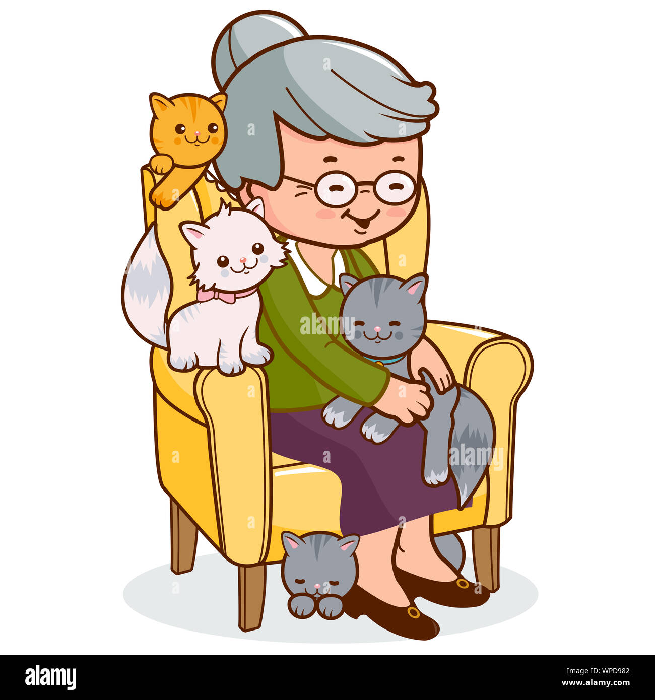 Eine ältere Frau sitzt zu Hause mit ihren Katzen auf ihrem Sessel. Eine alte Katzenfrau, die sich in ihrem Wohnzimmer in ihrem Haus entspannt. Stockfoto