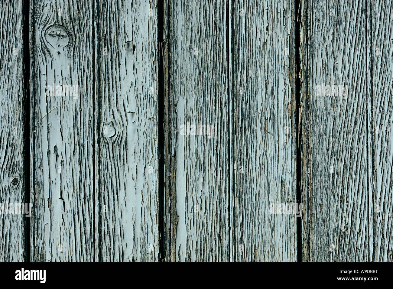 Texturierte Tür aus Holz. Alte Tür in einem ländlichen Dorf Haus. Vertikale Muster Textur. Stockfoto